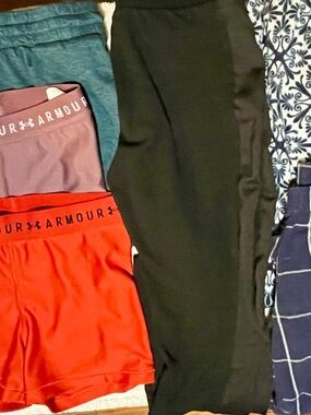 6pc. Women’s Small Pants and Shorts Bundle